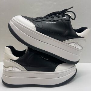 Michael Kors HAYES LACE UP
LEATHER 
43T4HYFS2L Black/Optic White Platforms